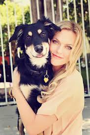 Elaine Hendrix with dog